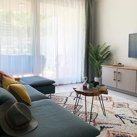 A Chic Lakeside Dig - Alexandra דירה *