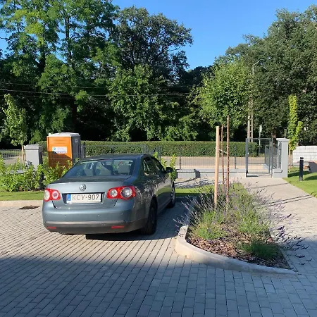 A Chic Lakeside Dig - Alexandra