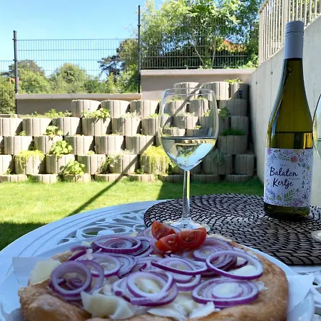 דירה A Chic Lakeside Dig - Alexandra