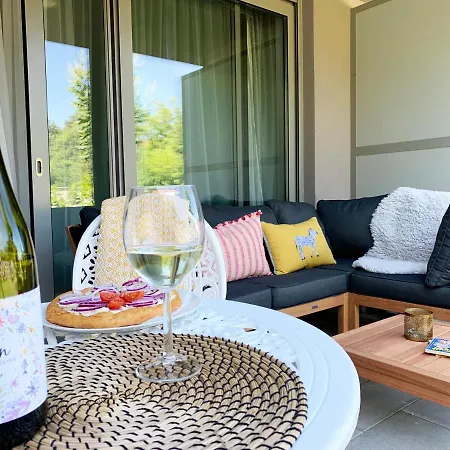 A Chic Lakeside Dig - Alexandra דירה Fonyód