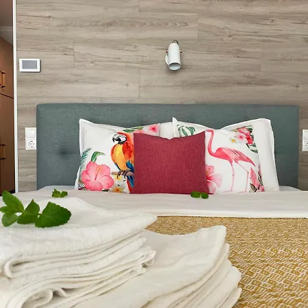 דירה A Chic Lakeside Dig - Alexandra *