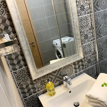 דירה A Chic Lakeside Dig - Alexandra