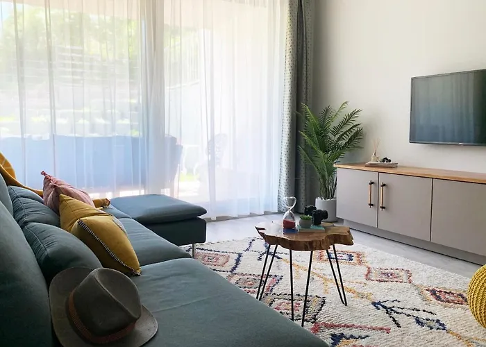 A Chic Lakeside Dig - Alexandra Lejlighed *