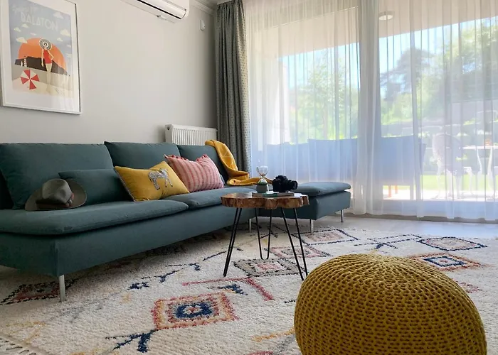 A Chic Lakeside Dig - Alexandra Lejlighed Fonyód
