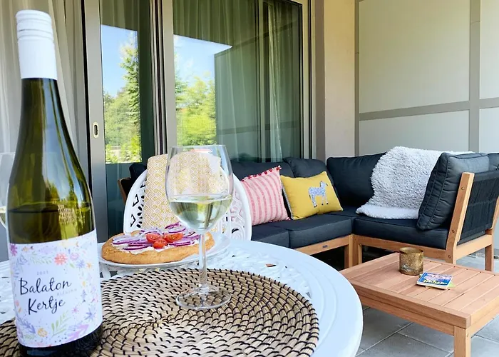 A Chic Lakeside Dig - Alexandra Lejlighed Fonyód