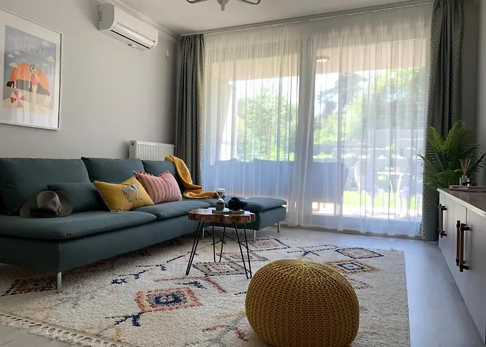 A Chic Lakeside Dig - Alexandra Lejlighed