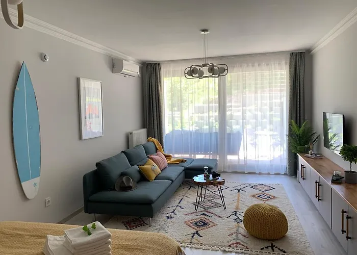 A Chic Lakeside Dig - Alexandra Lejlighed *